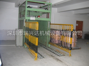 往復(fù)式大型提升機(jī)